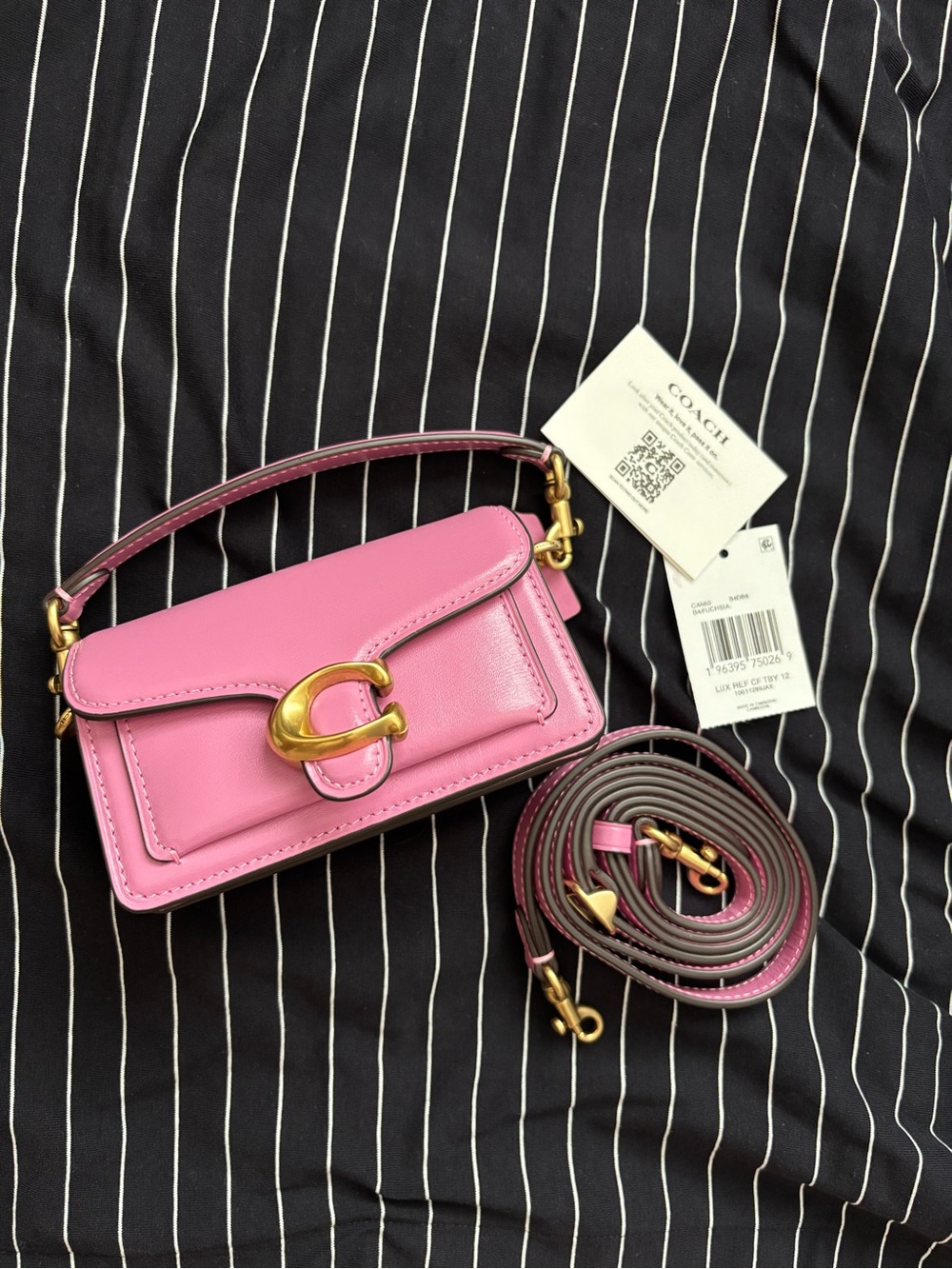 ❌❌SOLD❌❌Coach Tabby 12 in Fuchsia Pink - Picture 3 of 11